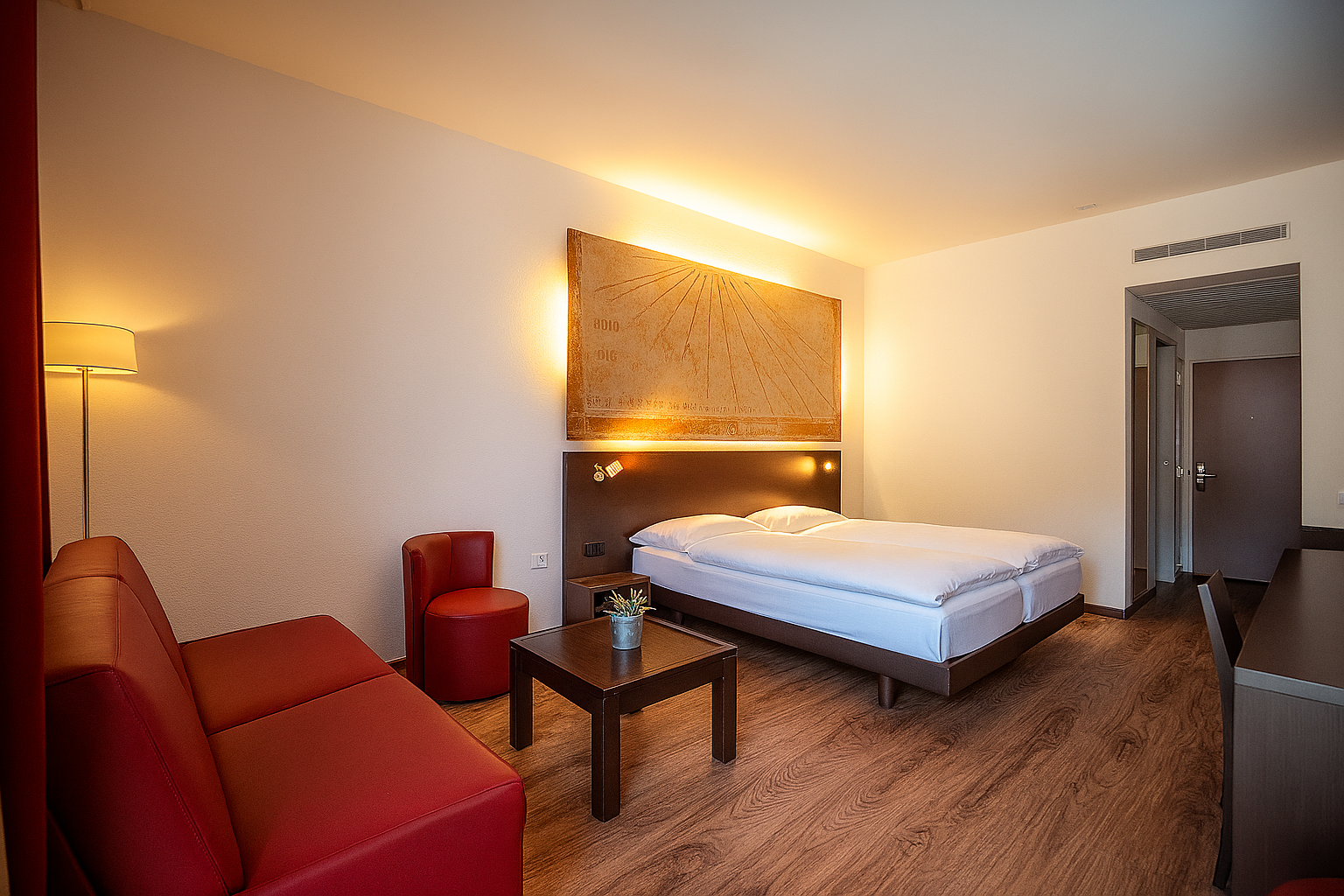/images/camere/comfort_double_room/2_classic-double-roomhotel-meridiana-ascona-spa.png