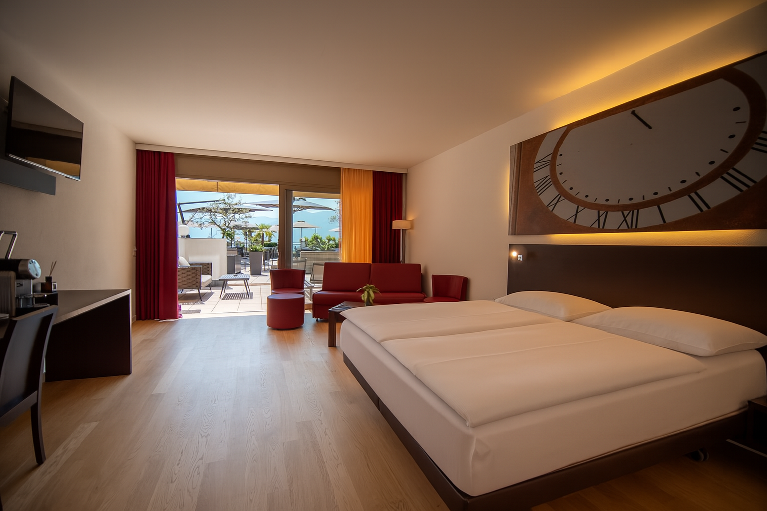 /images/camere/junior_suite/1_panorama-junior-suite-hotel-meridiana-ascona-spa.png
